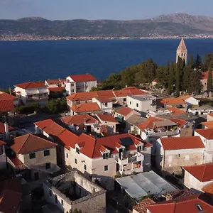 Apartament Buga, Slatine