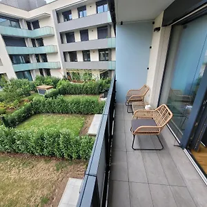 https://newly-built-apartment-with-balcony-and-free-indoor-garage.praguehotelsweb.com